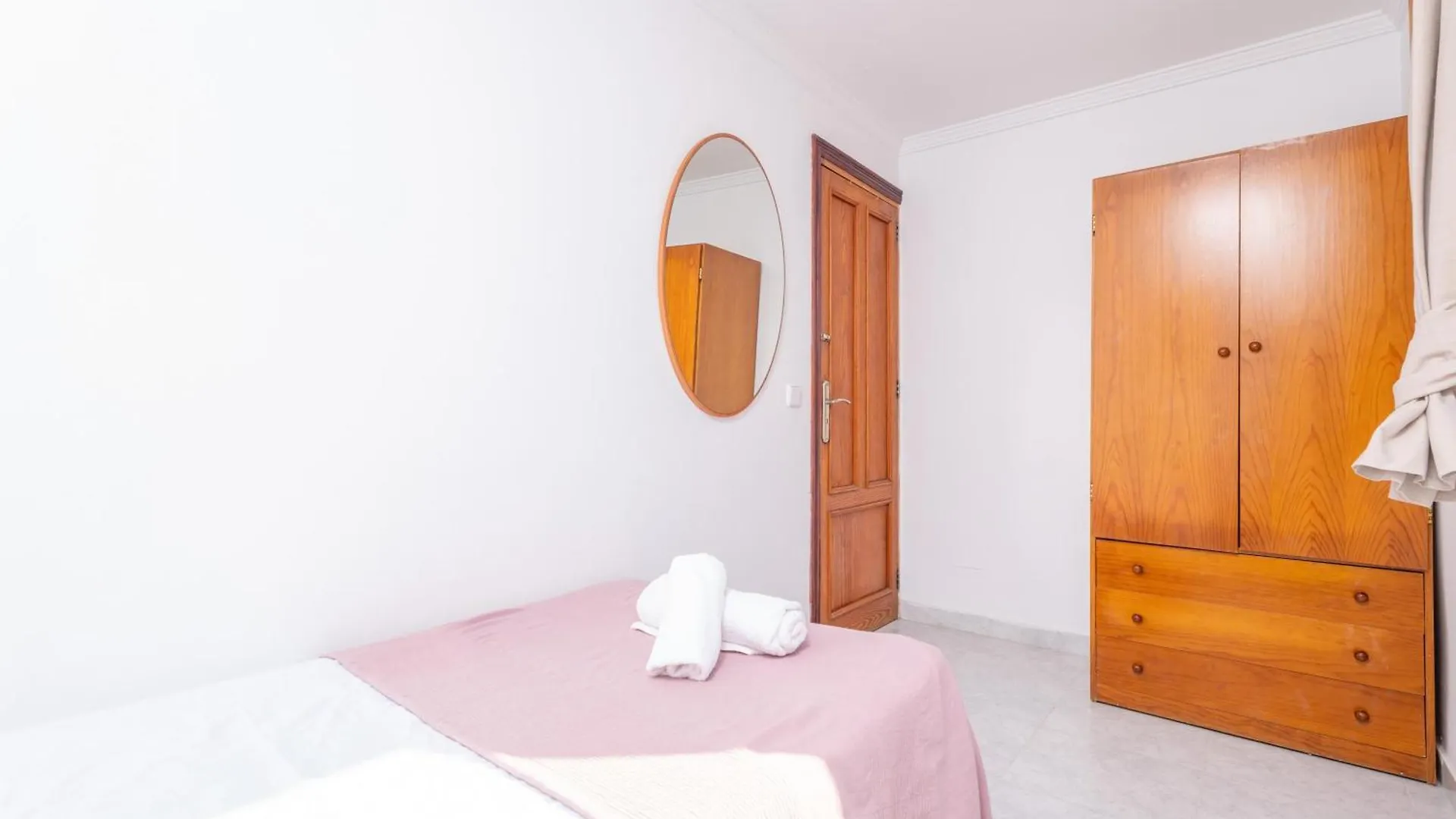 Casa Judith Muro 0*,  España